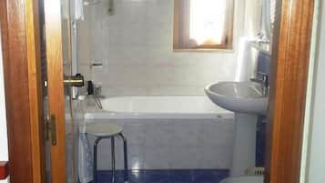 SĂšche-cheveux, peignoirs, bidet