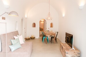 40-inch flat-screen TV with satellite channels, Smart TV - Cleo's Dream Villa (Santorini)