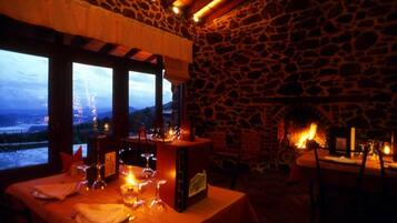 Breakfast, lunch, dinner served; Greek cuisine