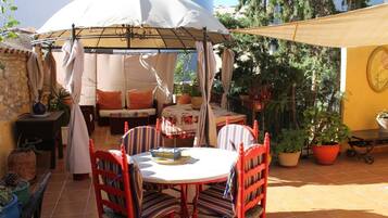 Egyptian cotton sheets, premium bedding, blackout curtains, free WiFi