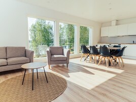 Comfort Villa, 3 Bedrooms, Lakeside, EC Charging | Soundproofing, free WiFi
