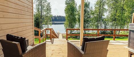 Comfort Villa, 3 Bedrooms, Lakeside, EC Charging | テラス / パティオ