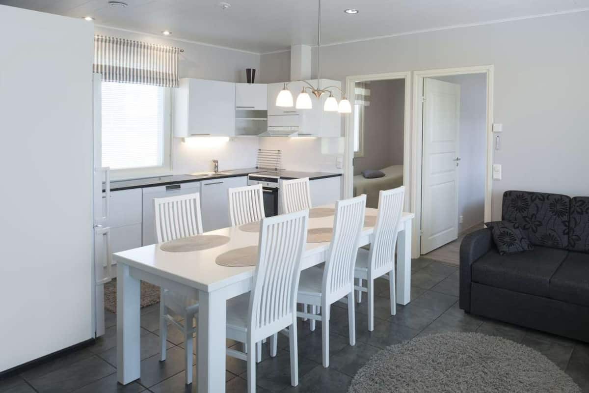 Villa Confort, 2 chambres, sauna | Aire de séjour | Téléviseur à écran plat