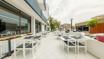 Tägliches inbegriffenes Frühstücksbuffet