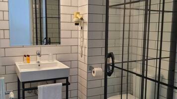 Standard Room | Bathroom | Shower, hair dryer, slippers, towels