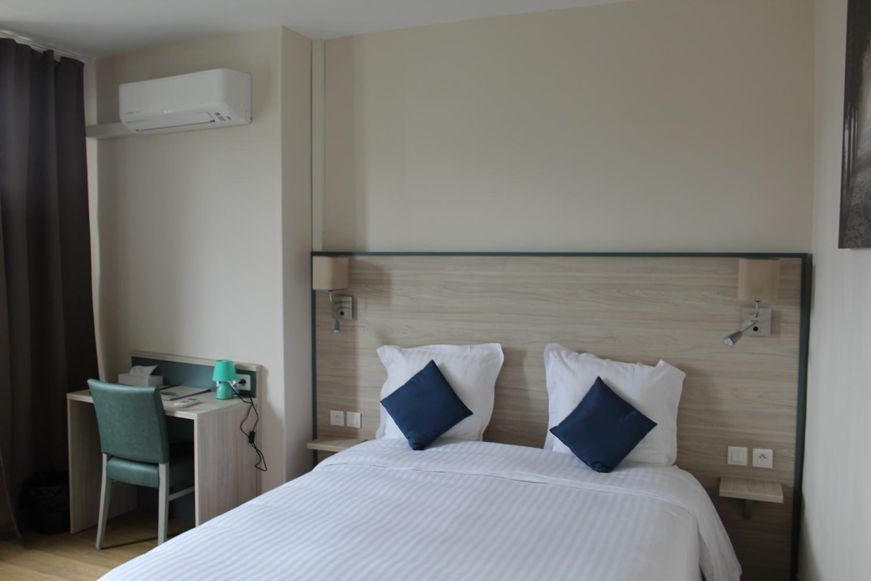 minibar, in-room safe, desk, soundproofing