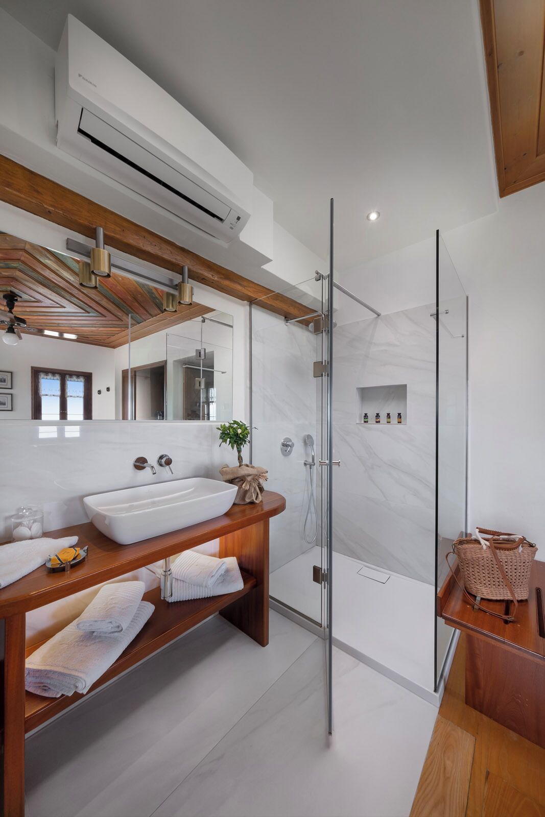 Deluxe Room with Panoramic Sea View - Lysithea | Baño | Ducha y cabezal de ducha tipo lluvia