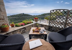 Grand Suite with Panoramic Sea View - Thivi | Teras/patio