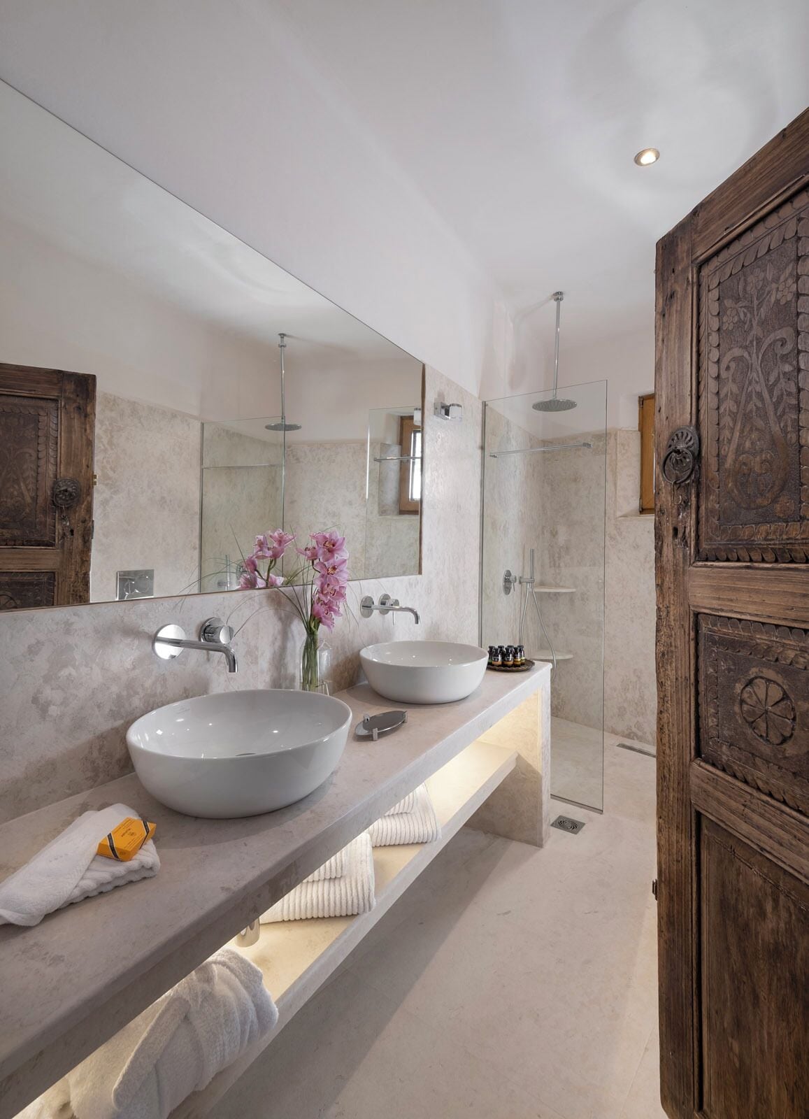 Executive Suite with Panoramic Sea View - Io | Bathroom | Shower, rainfall showerhead, free toiletries, hair dryer