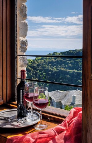 Junior Suite with Mountain View - Pasifae | 埃及棉床单、高档床上用品、羽绒被、加厚床垫