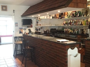 Bar (on property) - Colnbrook Lodge Guest House (Slough)