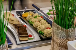 Daily buffet breakfast for a fee