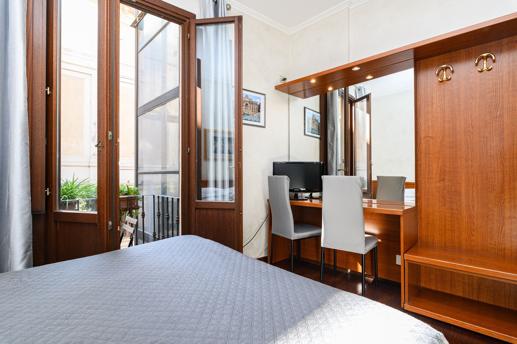 Photo - Domus Julia Trevi - Spagna