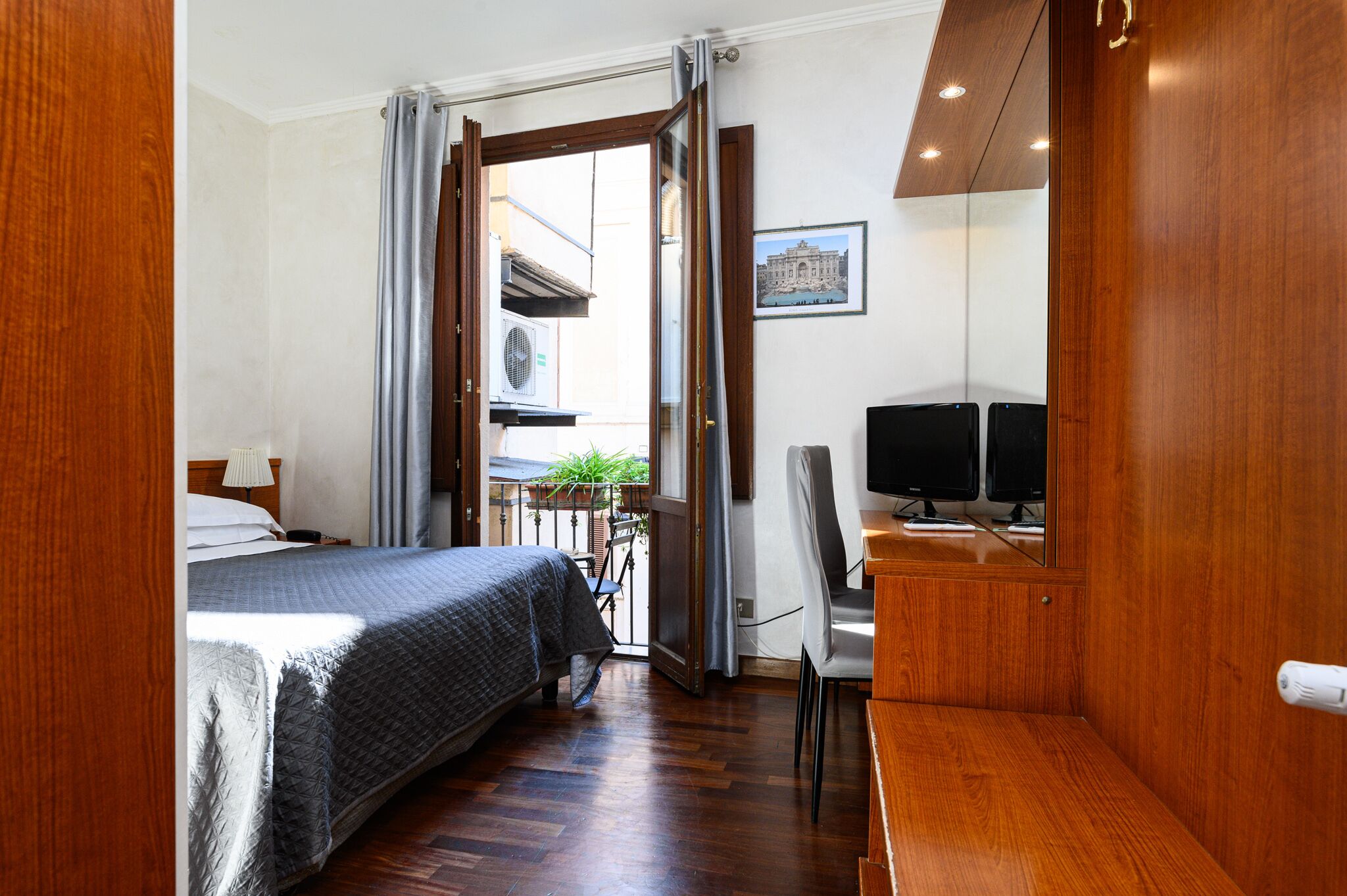 Photo - Domus Julia Trevi - Spagna