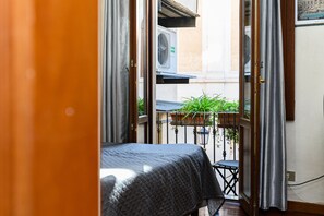 標準雙人房, 1 張標準雙人床 | 低過敏寢具、迷你吧、客房內保險箱、書桌