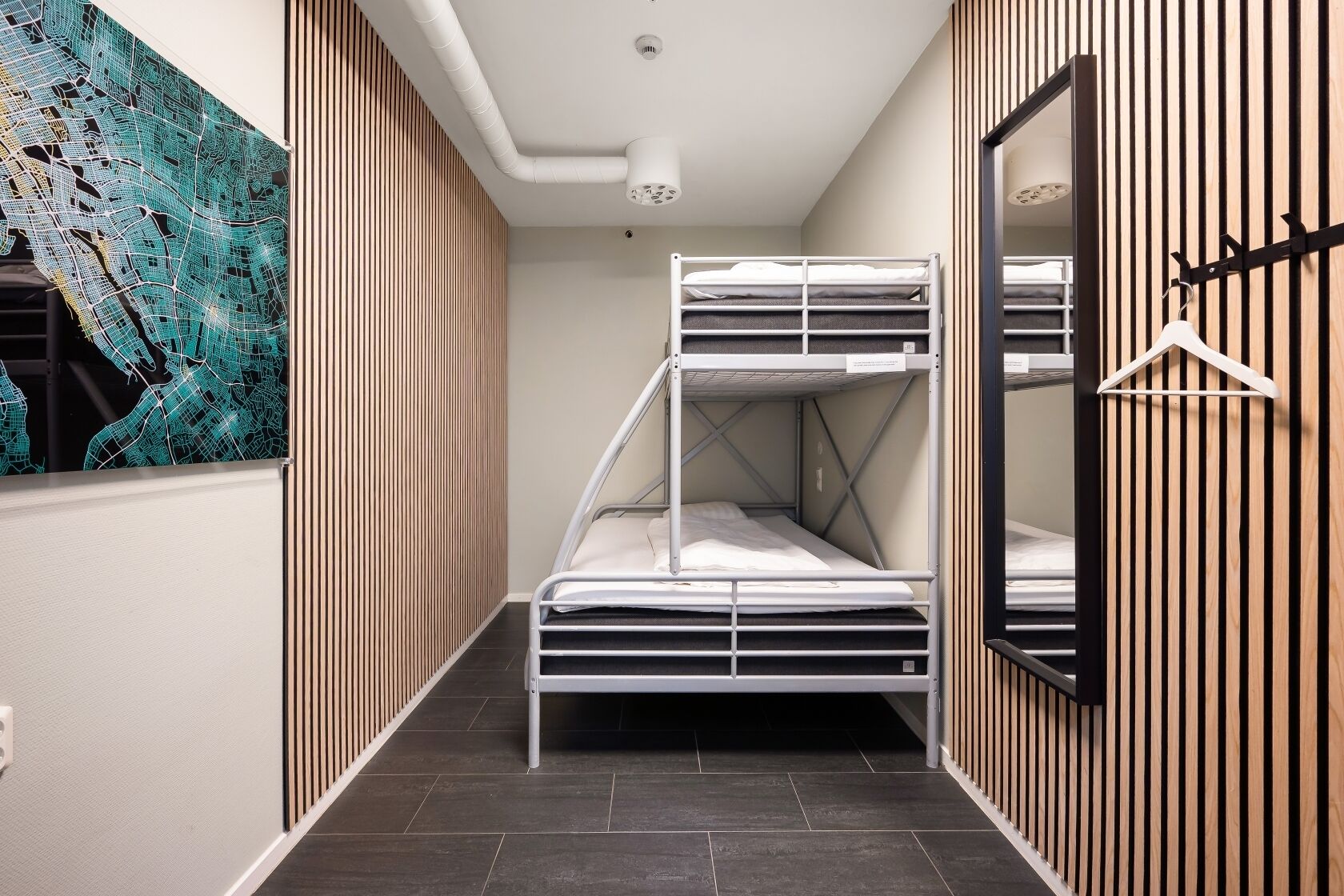 Premium bedding, in-room safe, iron/ironing board, free WiFi