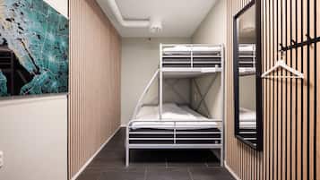 Premium bedding, in-room safe, iron/ironing board, free WiFi