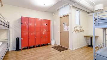 Premium bedding, in-room safe, iron/ironing board, free WiFi