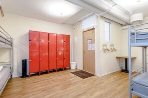 Premium bedding, in-room safe, iron/ironing board, free WiFi - City Hostel (Stockholm)