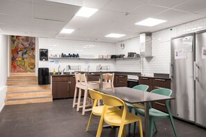 Fridge, microwave, oven, stovetop - City Hostel (Stockholm)