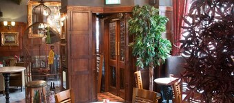 Huckleberrys Bar & Grill