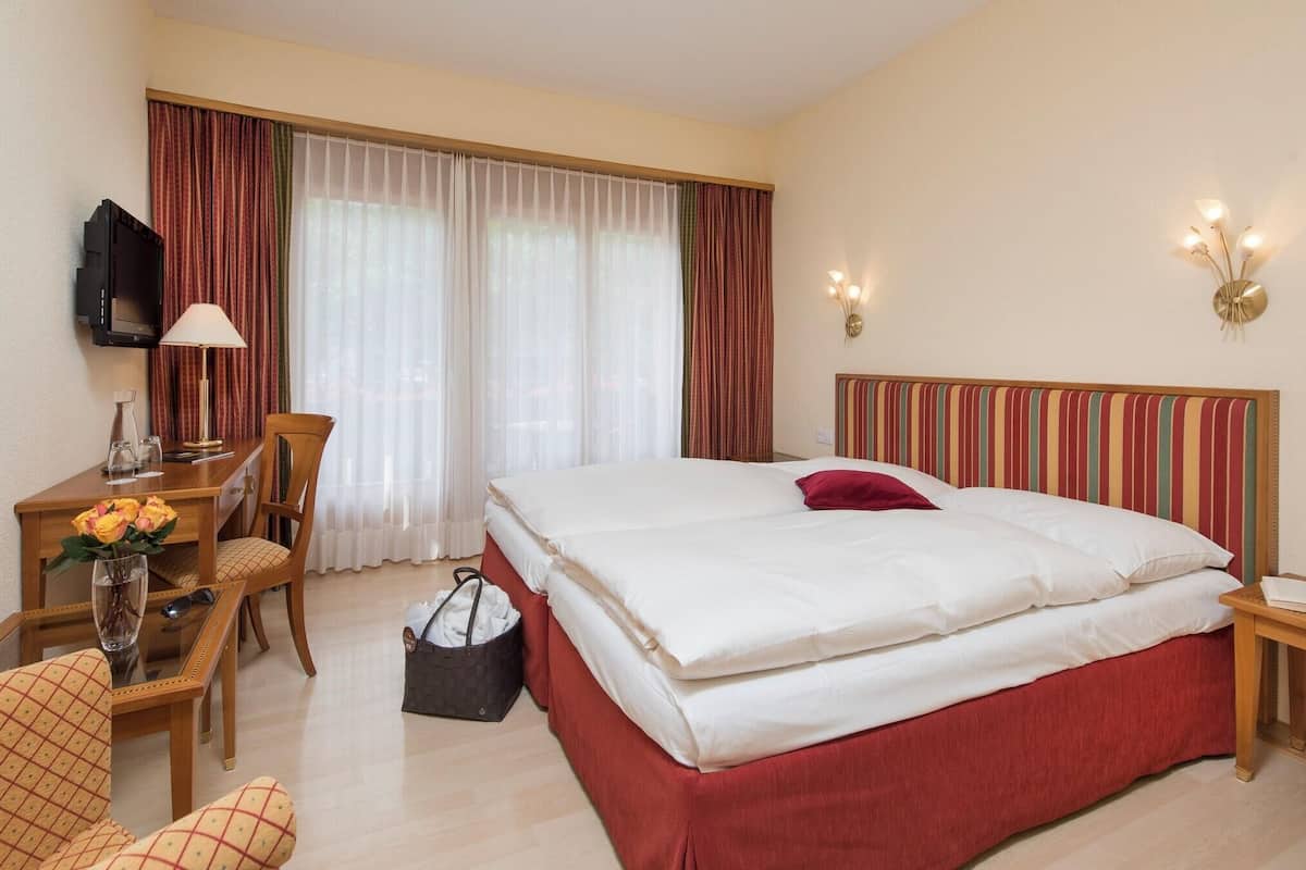 Premium bedding, minibar, in-room safe, desk