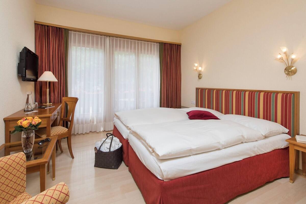 Premium bedding, minibar, in-room safe, desk