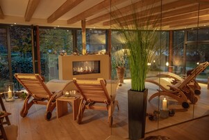 Couples treatment rooms, body treatments, aromatherapy