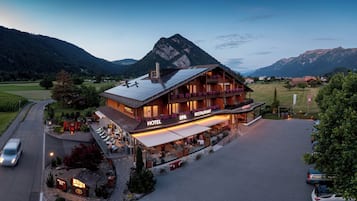 Fassade der Unterkunft – Abend/Nacht