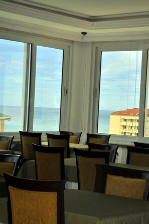 Breakfast, lunch, dinner served; international cuisine 