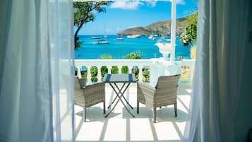 MainHouse SeaView Room,Queen Bed,Terrace | Vistas al agua