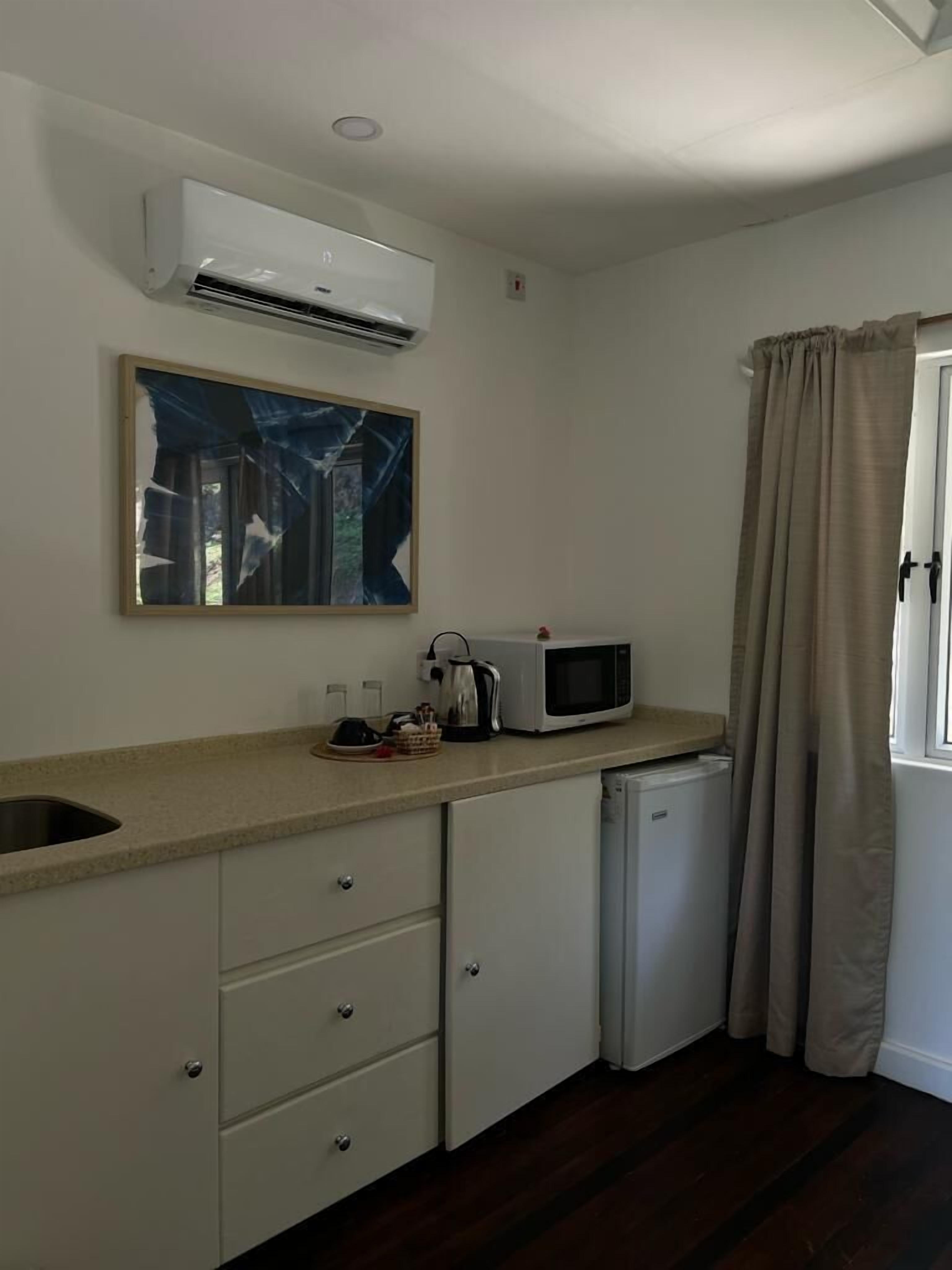 standard suite, 1 queen bed, beach view | private kitchen | fridge, microwave, coffee/tea maker, electric kettle