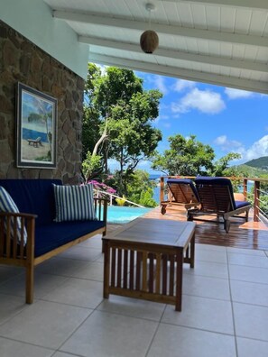 Suite Deluxe, 1 cama de matrimonio grande, vistas al mar | Terraza o patio
