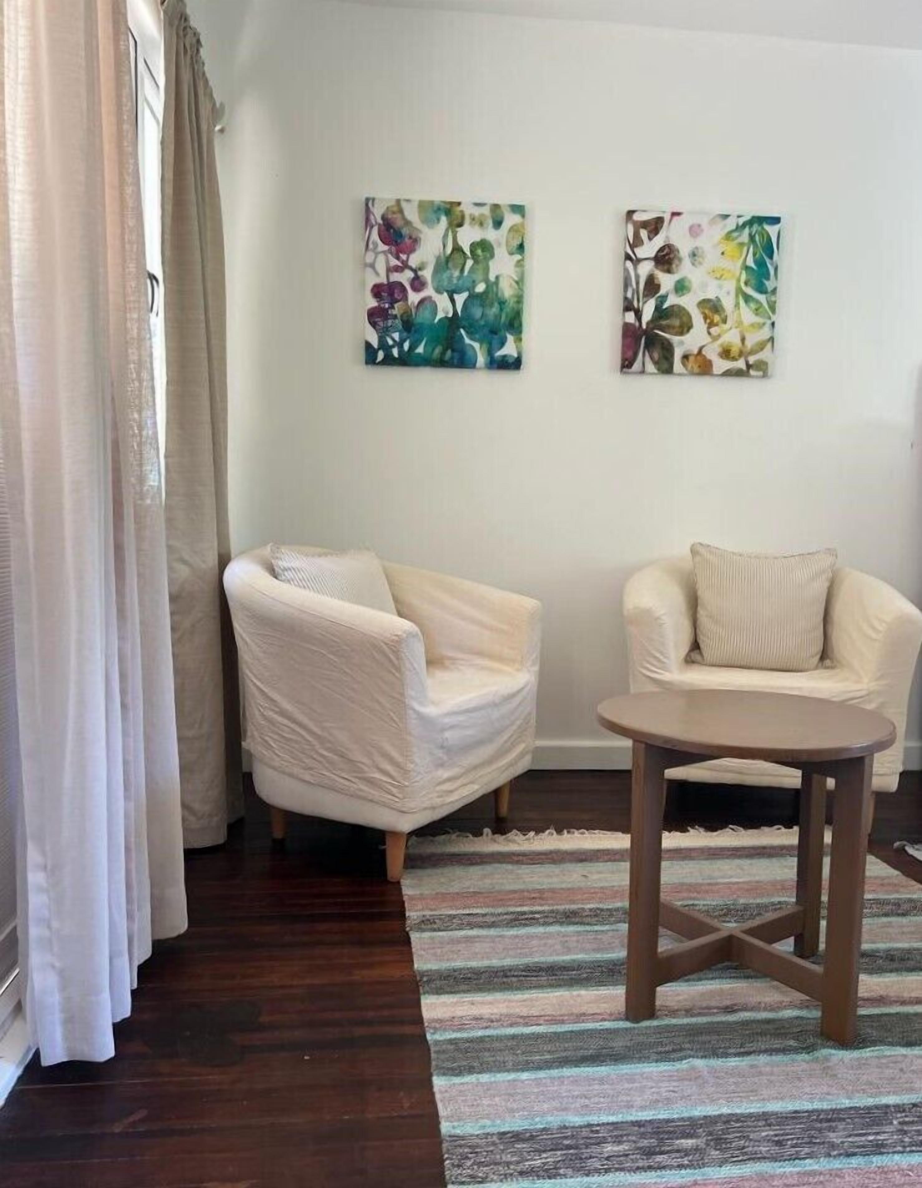 standard suite, 1 queen bed, beach view | living area | 32-inch flat-screen tv with cable channels, tv