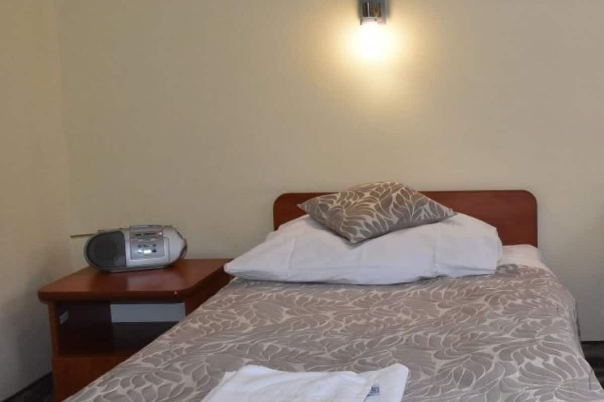 Single Room | In-room safe, desk, travel cot, free WiFi