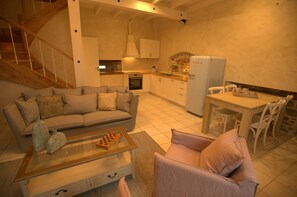 Vila (Pink) | Área de estar | TV de tela plana 42 polegadas com canais via satélite, TV de plasma