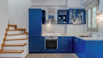 Villa (Blue) | Cocina privada | Refrigerador con congelador, horno, parrilla de estufa y lavavajillas