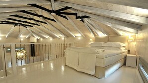 Vila (White)