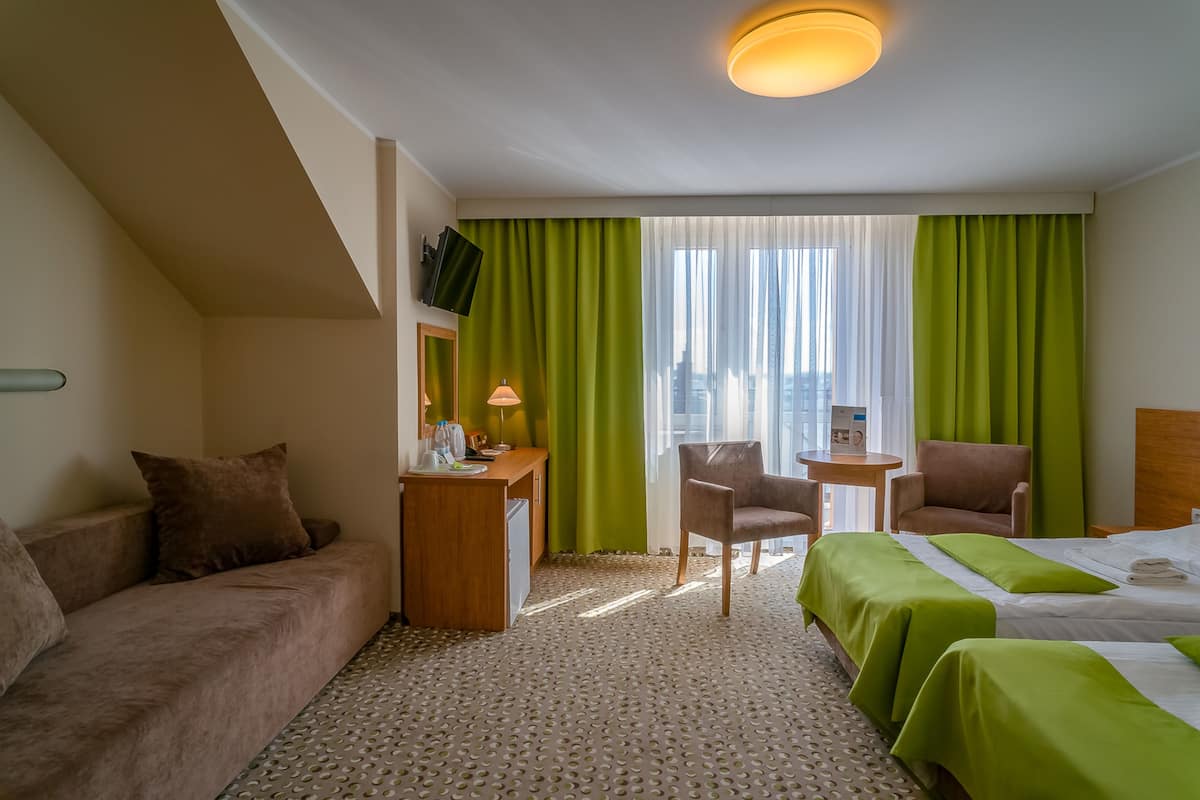 Standaard kamer, 1 twee- of 2 eenpersoonsbedden, 1 slaapkamer, en-suite badkamer (with sofa bed) | Een bureau, verduisterende gordijnen, gratis babybedden, gratis wifi