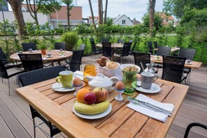 Daily buffet breakfast (EUR 25 per person)