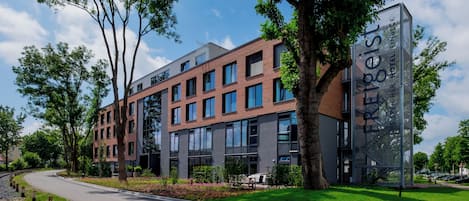 Vista frontal de la propiedad