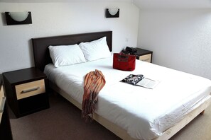Desk, iron/ironing board, free WiFi - Hôtel Les Bénédictins (Limoges)