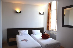 Bureau, fer et planche à repasser, Wi-Fi gratuit