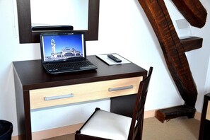Bureau, fer et planche à repasser, Wi-Fi gratuit