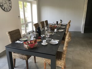 Free full breakfast