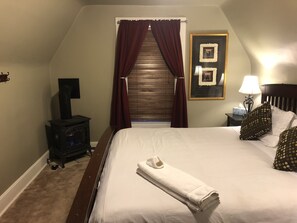 Værelse - 1 kingsize-seng - pejs i værelset (Red Mountain) | Individuelt design, individuel indretning, lydisolering, gratis Wi-Fi