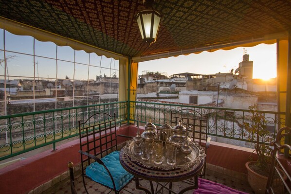 Breakfast, lunch, dinner served; Moroccan cuisine