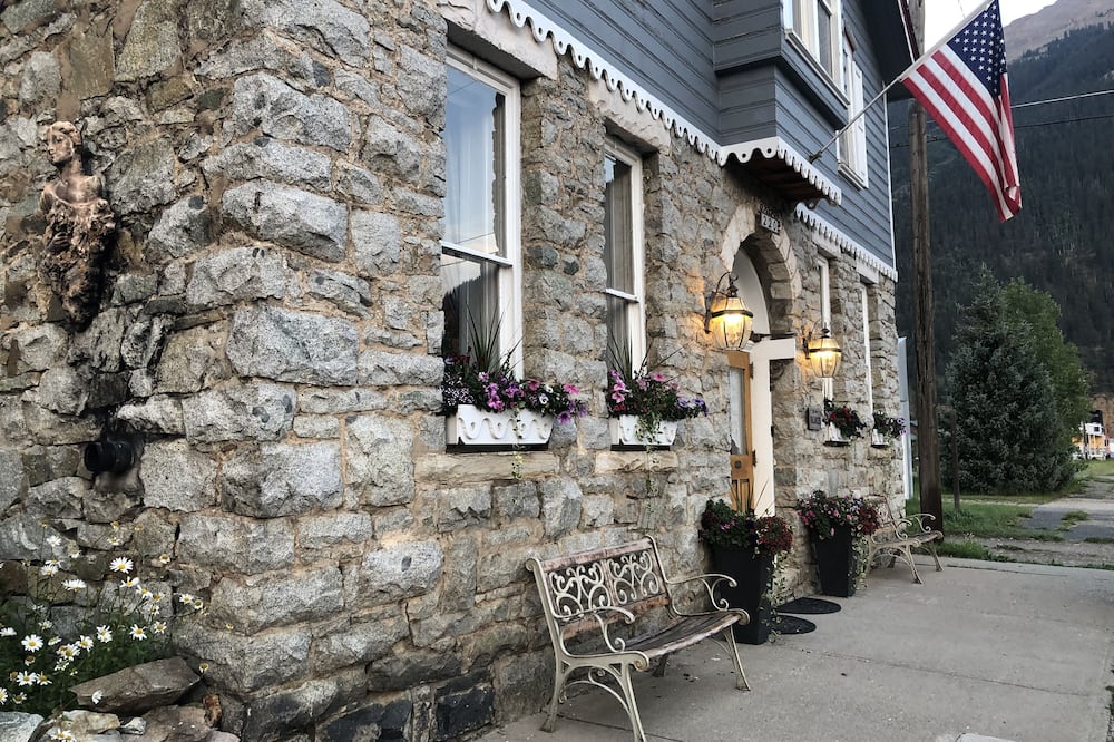 The Alma House Inn