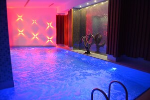 Salas de tratamiento para parejas, un sauna, baño turco/hammam