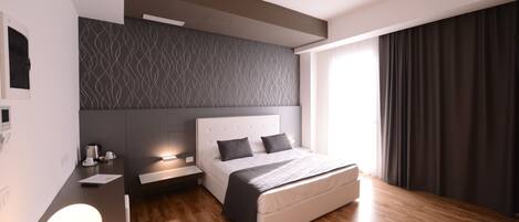 Kaliteli yatak takımı, minibar, odada kasa, masa